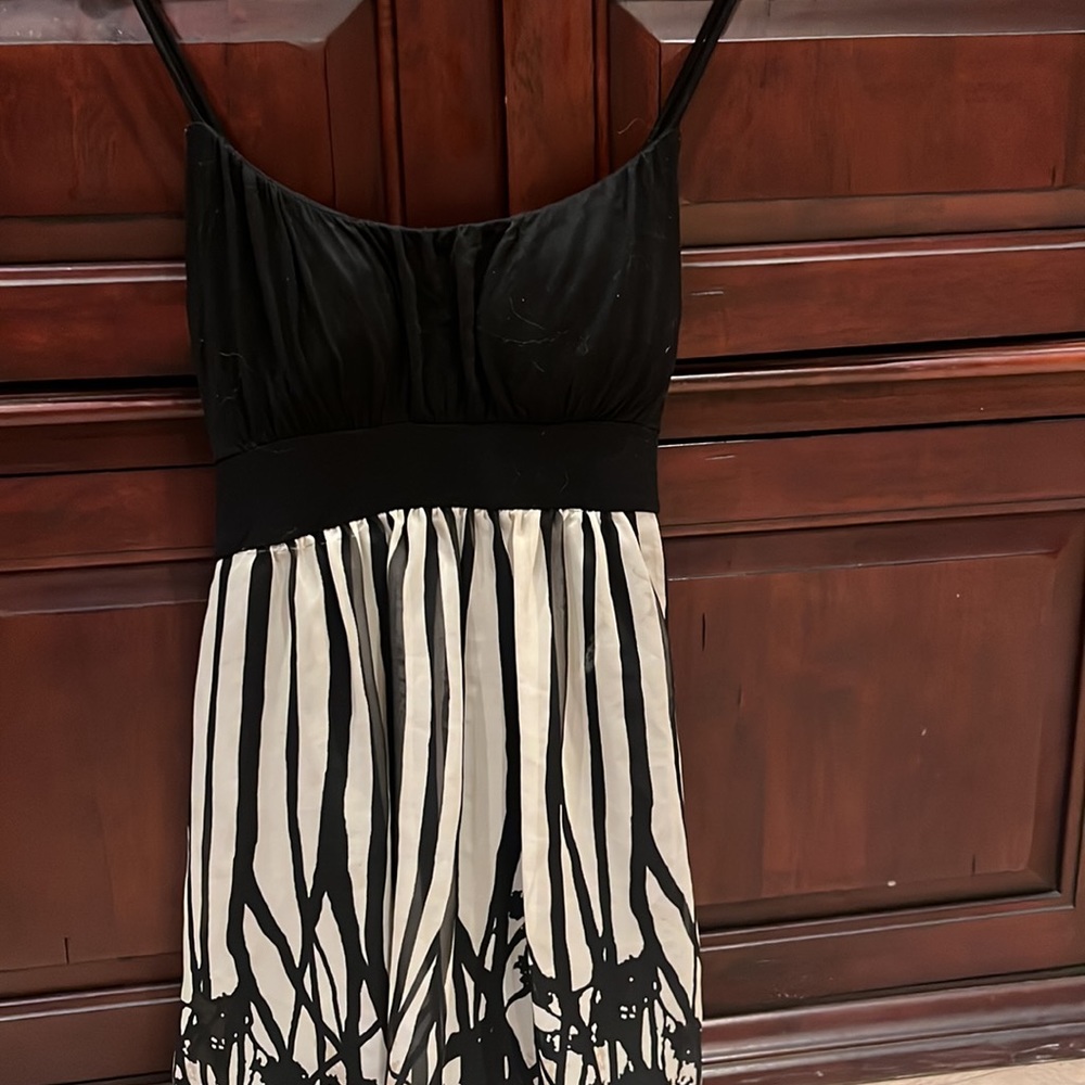 Dresss - Picture 3 of 4